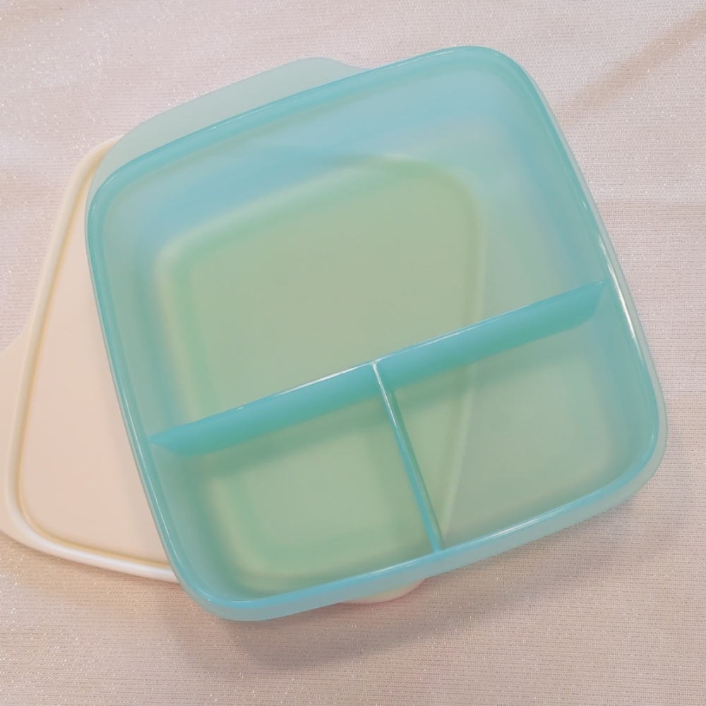 NIP Tupperware Lunch Set - Picture 2 of 5